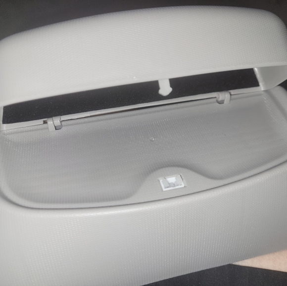 Nwot Sunglass case for Tesla Y model - Picture 3 of 9